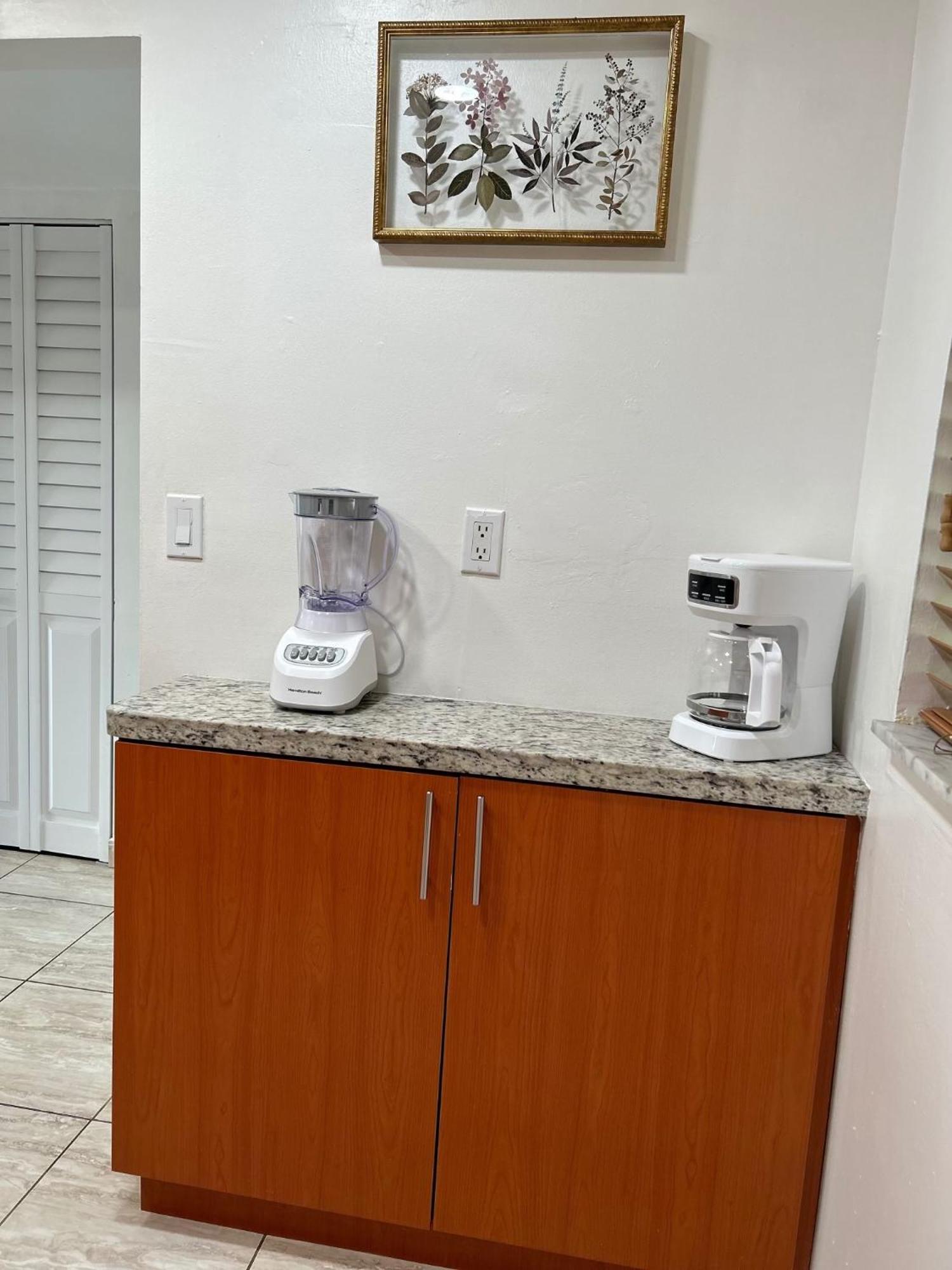 Beautiful Apartment With Very Elegant Colonial Decoration Tamiami Bagian luar foto