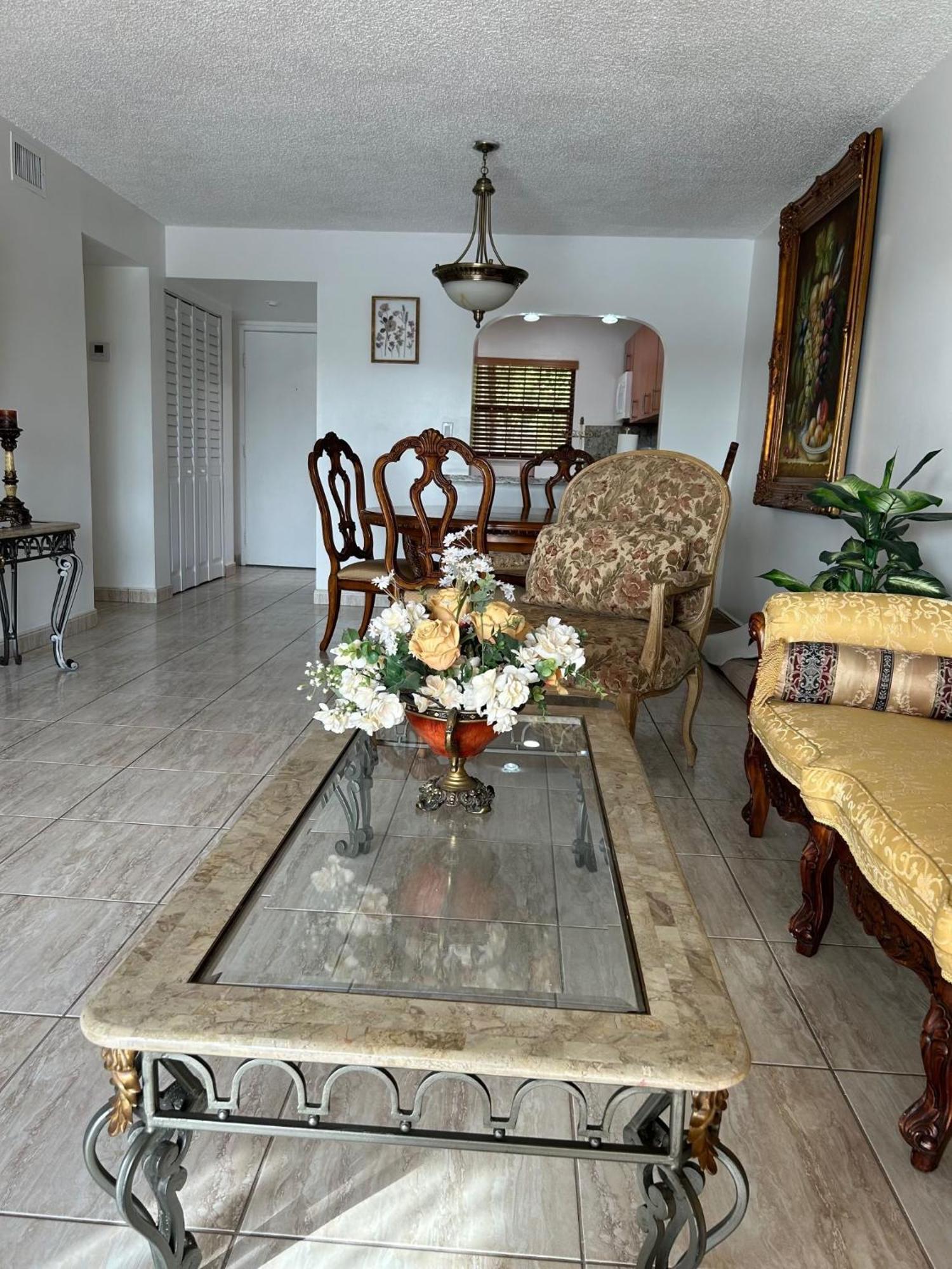 Beautiful Apartment With Very Elegant Colonial Decoration Tamiami Bagian luar foto
