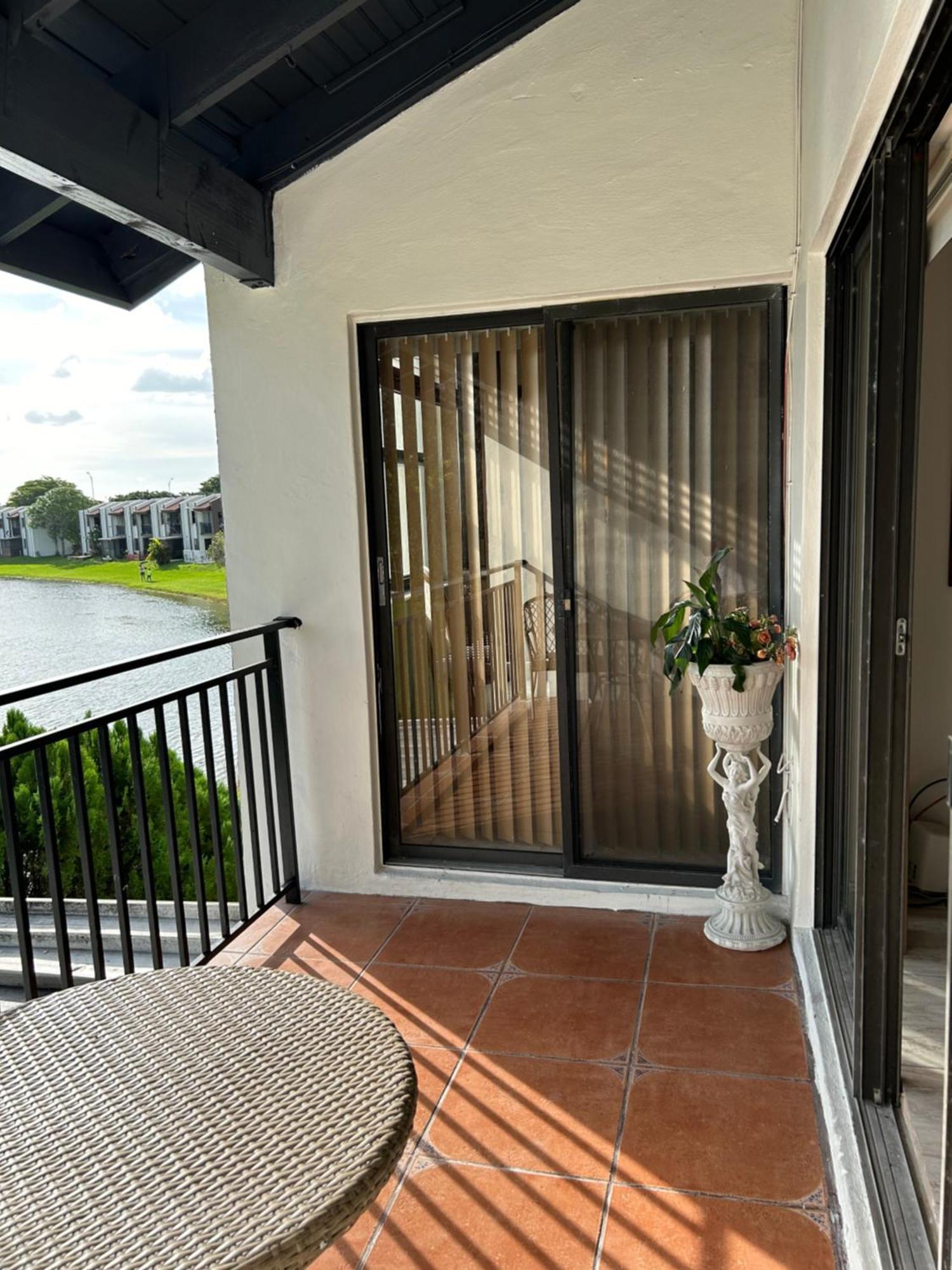 Beautiful Apartment With Very Elegant Colonial Decoration Tamiami Bagian luar foto